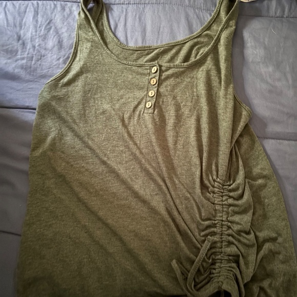 Tops - Picture 6 of 8